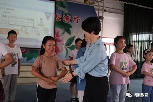 “善”化童心 “礼”行天下——中国人生科学学会教育策划专业委员会师生礼仪公益课堂在泊南中心小学举行